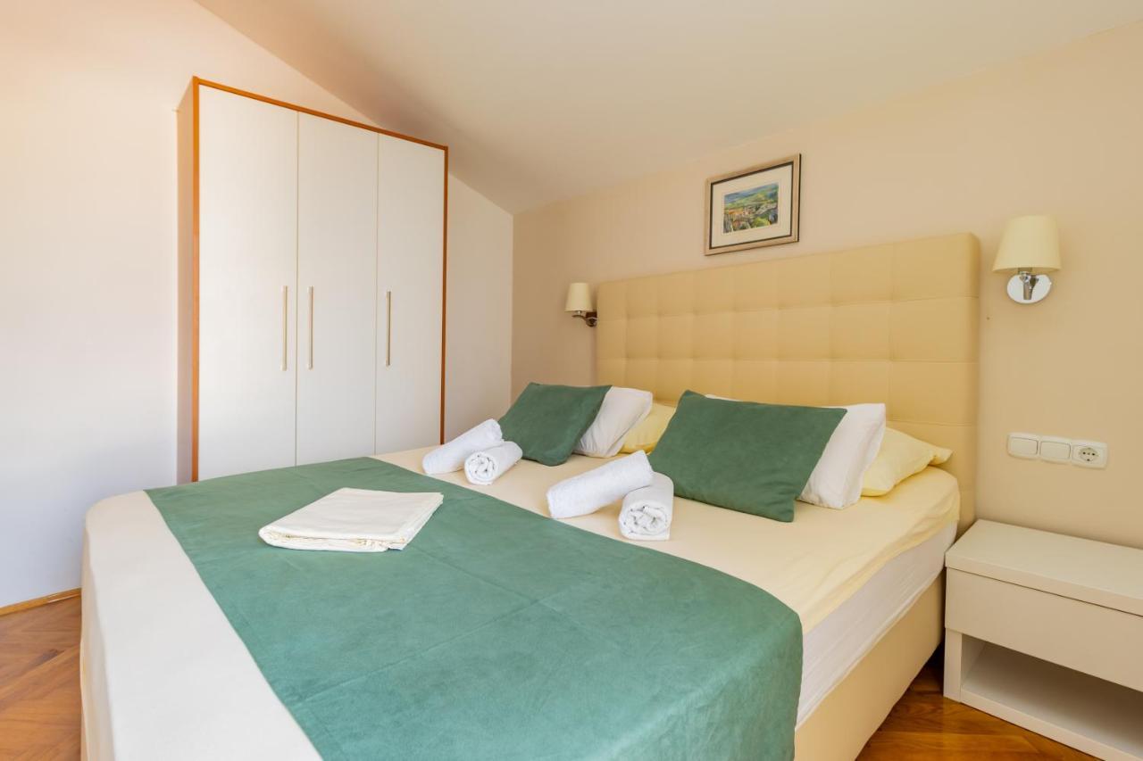 Luxury Apartments Villa Ruzmarina With New Heated Infinity Pool And Lounge Area Marusici  Εξωτερικό φωτογραφία